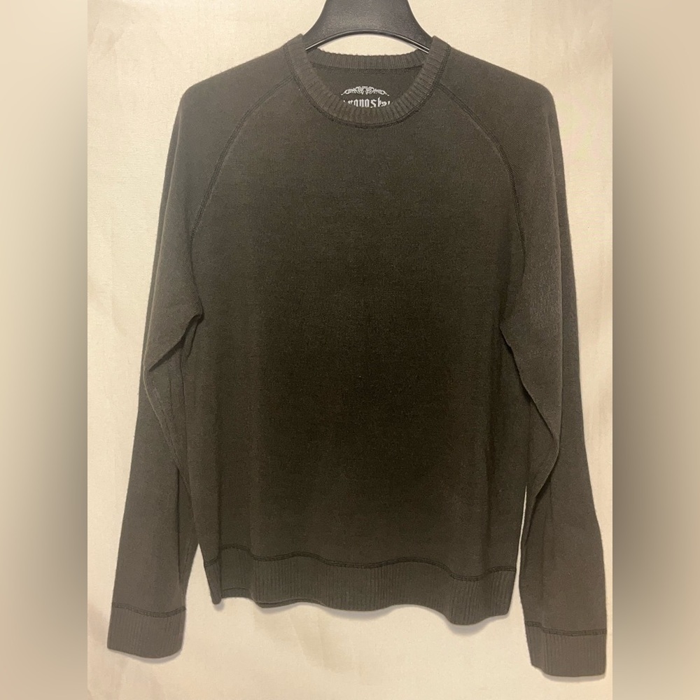 Thin sweater